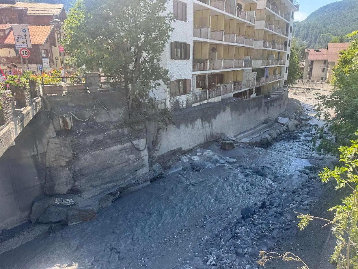 Alluvioni, ecomostri e deiezioni di cani. Cosa sta succedendo a Bardonecchia?