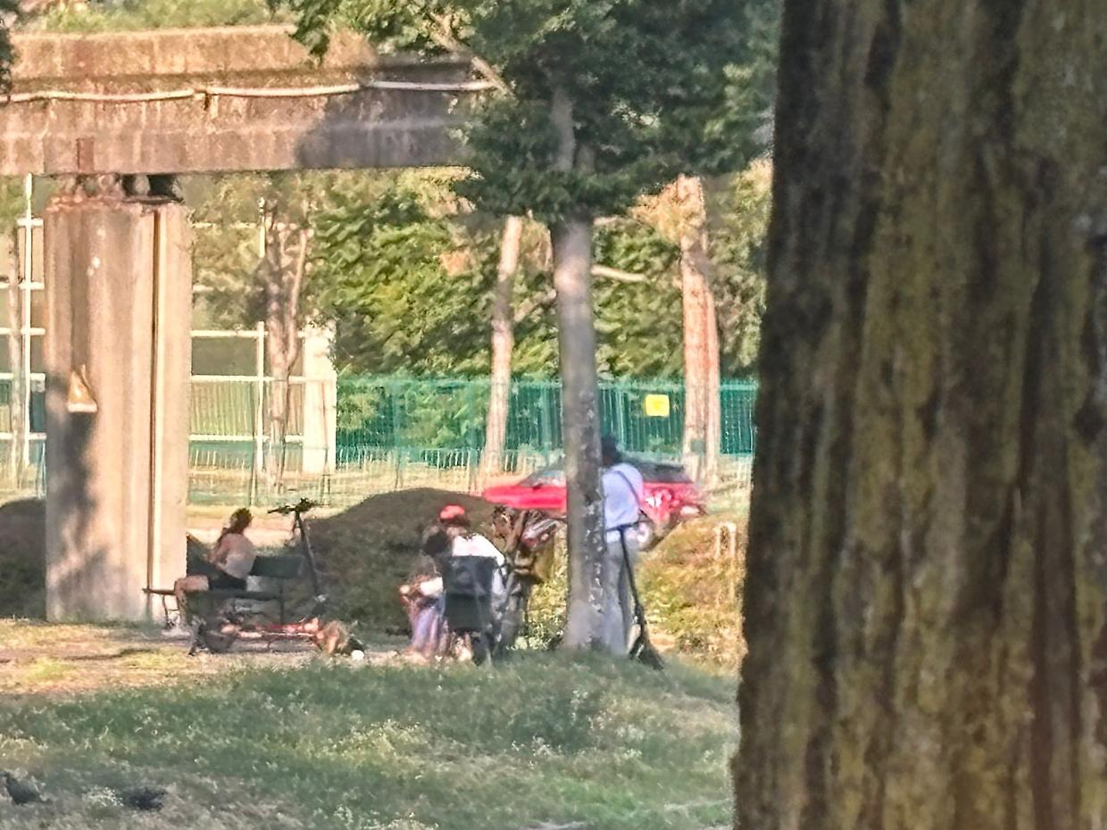 Zombie a Italia ’61, non è più un parco: il laghetto è dei pusher in monopattino