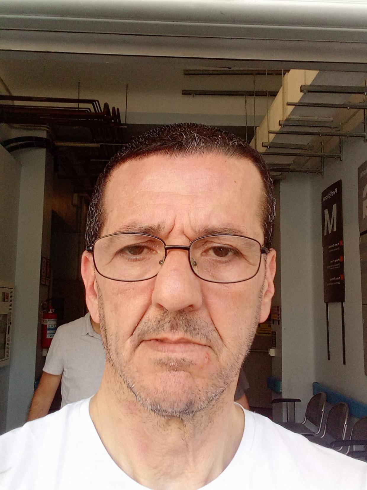 Un malato “intrappolato” nella burocrazia: «Non posso neanche prendere le medicine»