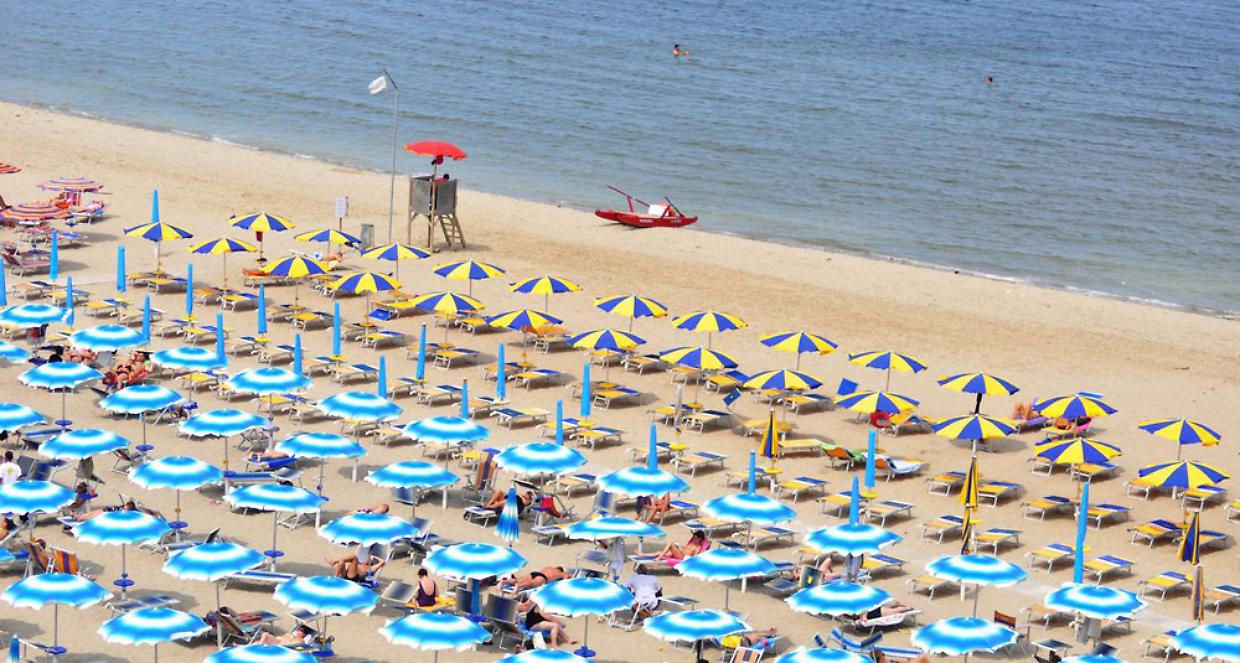 Ecco quanto costa affittare ombrelloni e lettini nelle nostre spiagge