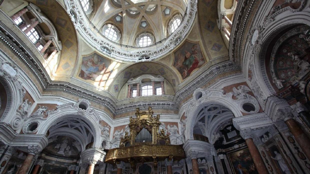 Gli affreschi invisibili di Torino: il segreto della Chiesa di San Lorenzo