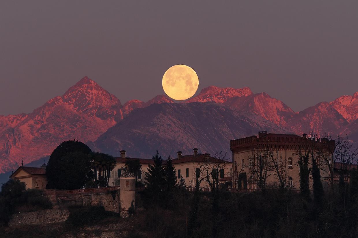 L'obiettivo di Enzo Zucco racconta il Canavese: la foto in dono a Castellamonte