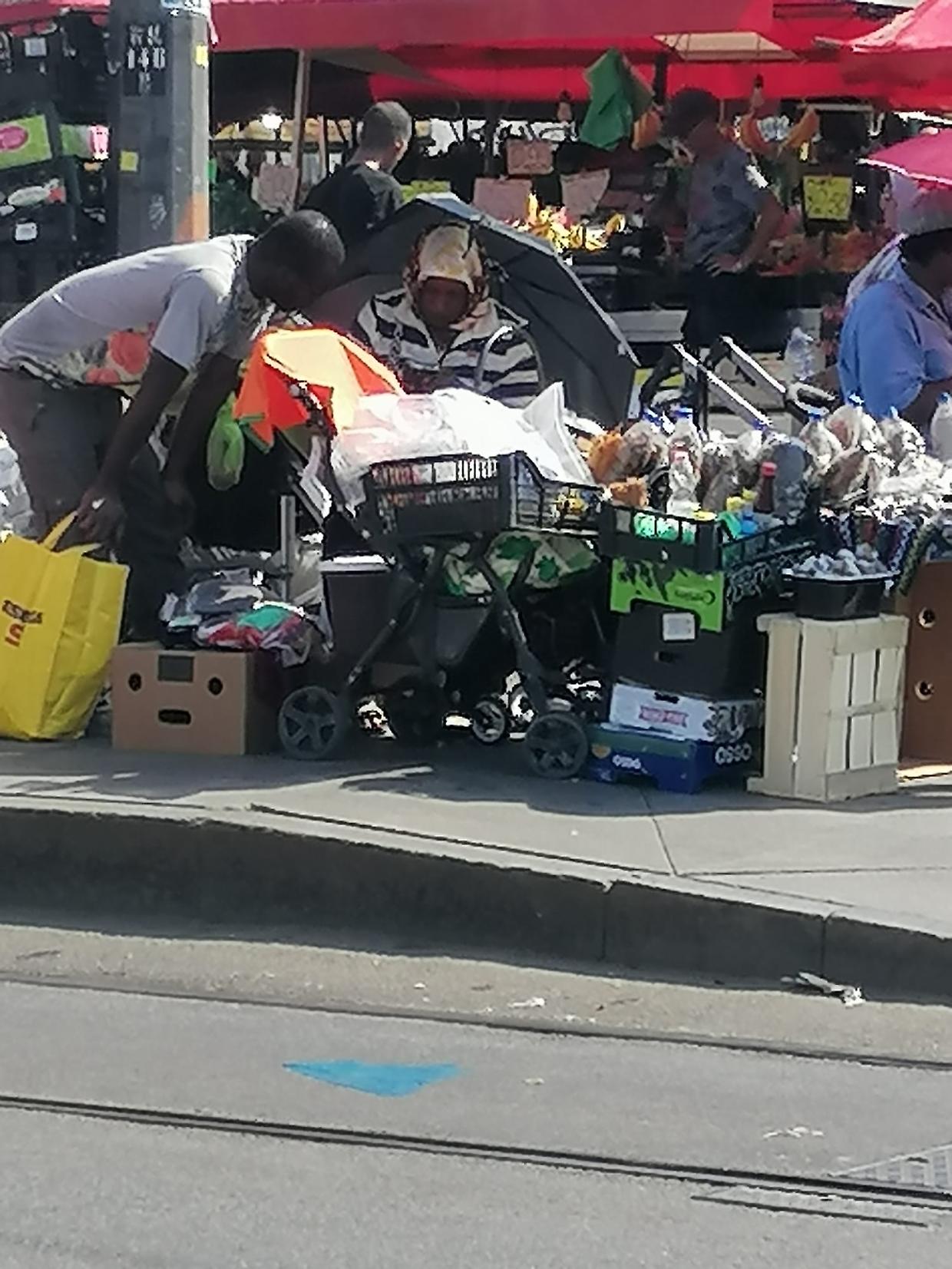 Formaggi al sole e fritto in strada: la bomba sanitaria di Porta Palazzo