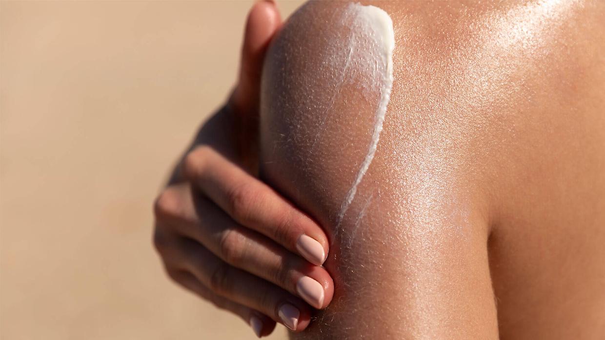 Falsi miti su abbronzatura e depilazione: consigli per una pelle liscia senza rovinare la tintarella