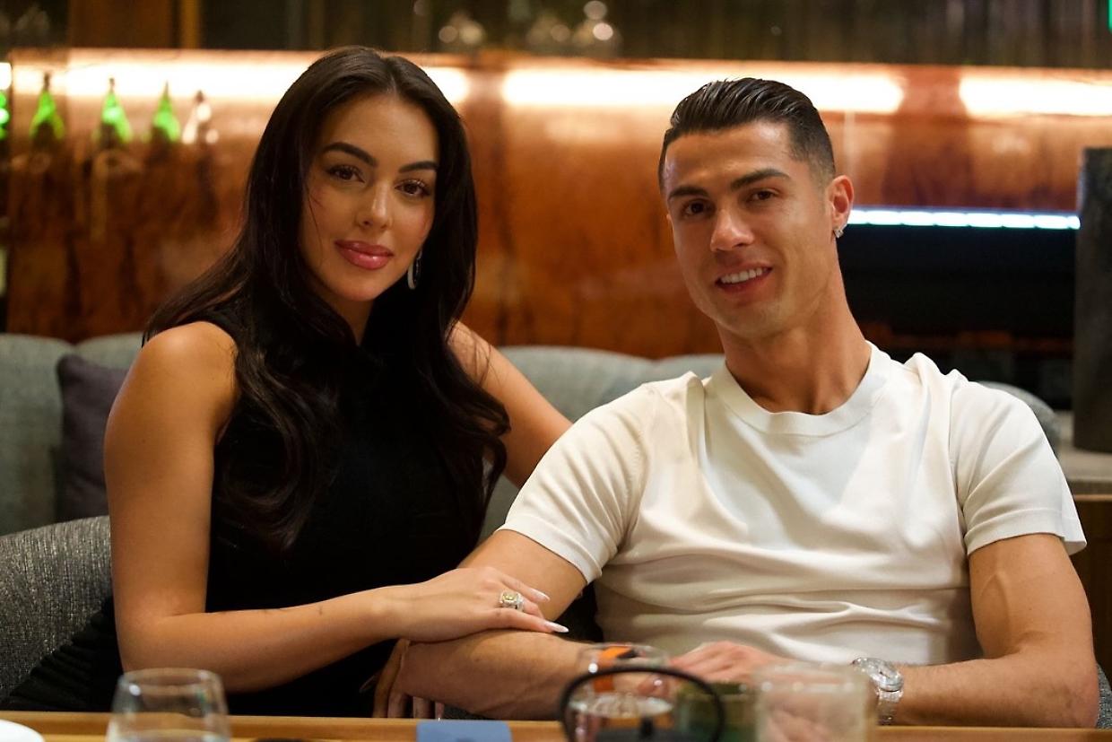 Cristiano Ronaldo e Georgina: non solo anello da 6 milioni, ma pioggia di regali extra lusso