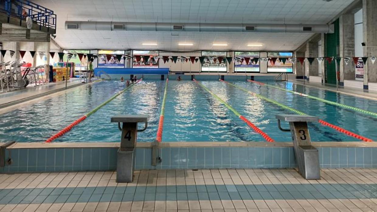 Intra, ladro alle piscine comunali: cibo rubato e frigo danneggiato