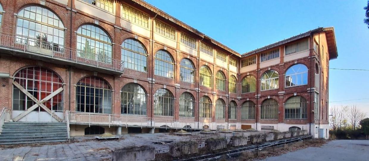 Mondovì, devastato l’ex Cottolengo: vetri rotti e arredi lanciati nel cortile
