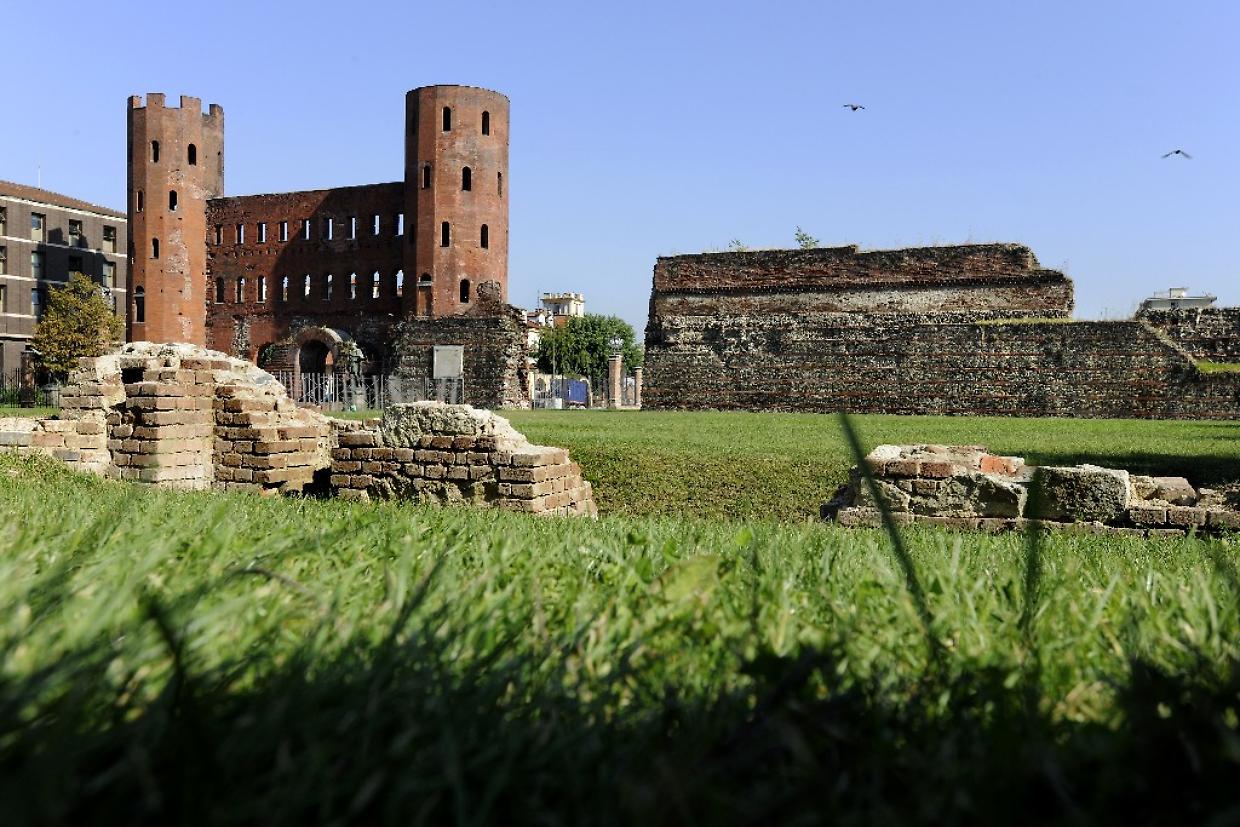 “A Torino c'è la porta romana più grande al mondo?”
