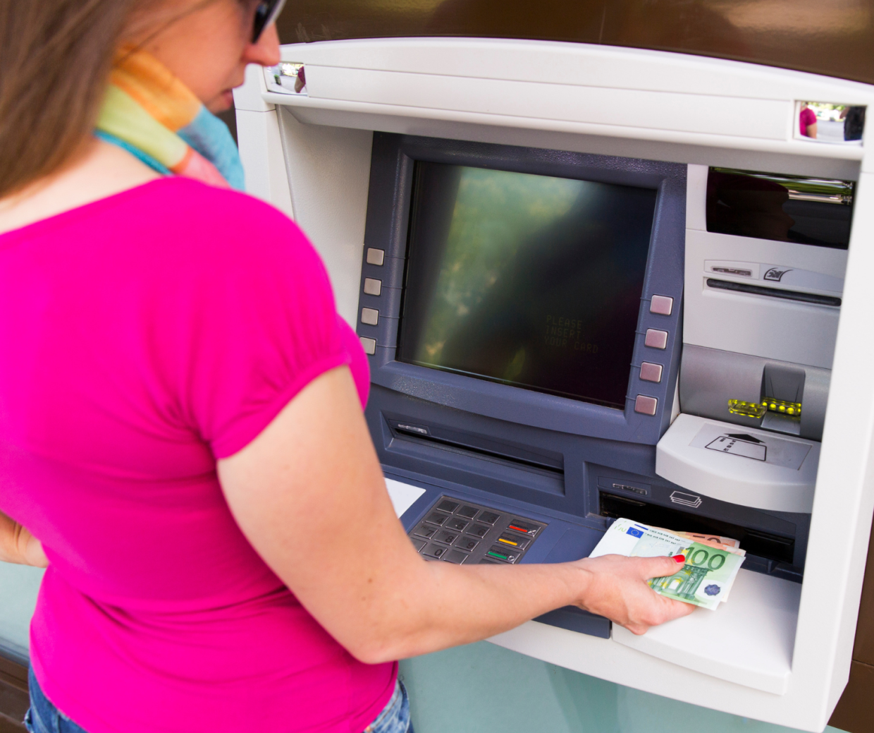 Attenzione, questi non sono  "veri" bancomat (e possono costarti caro...)