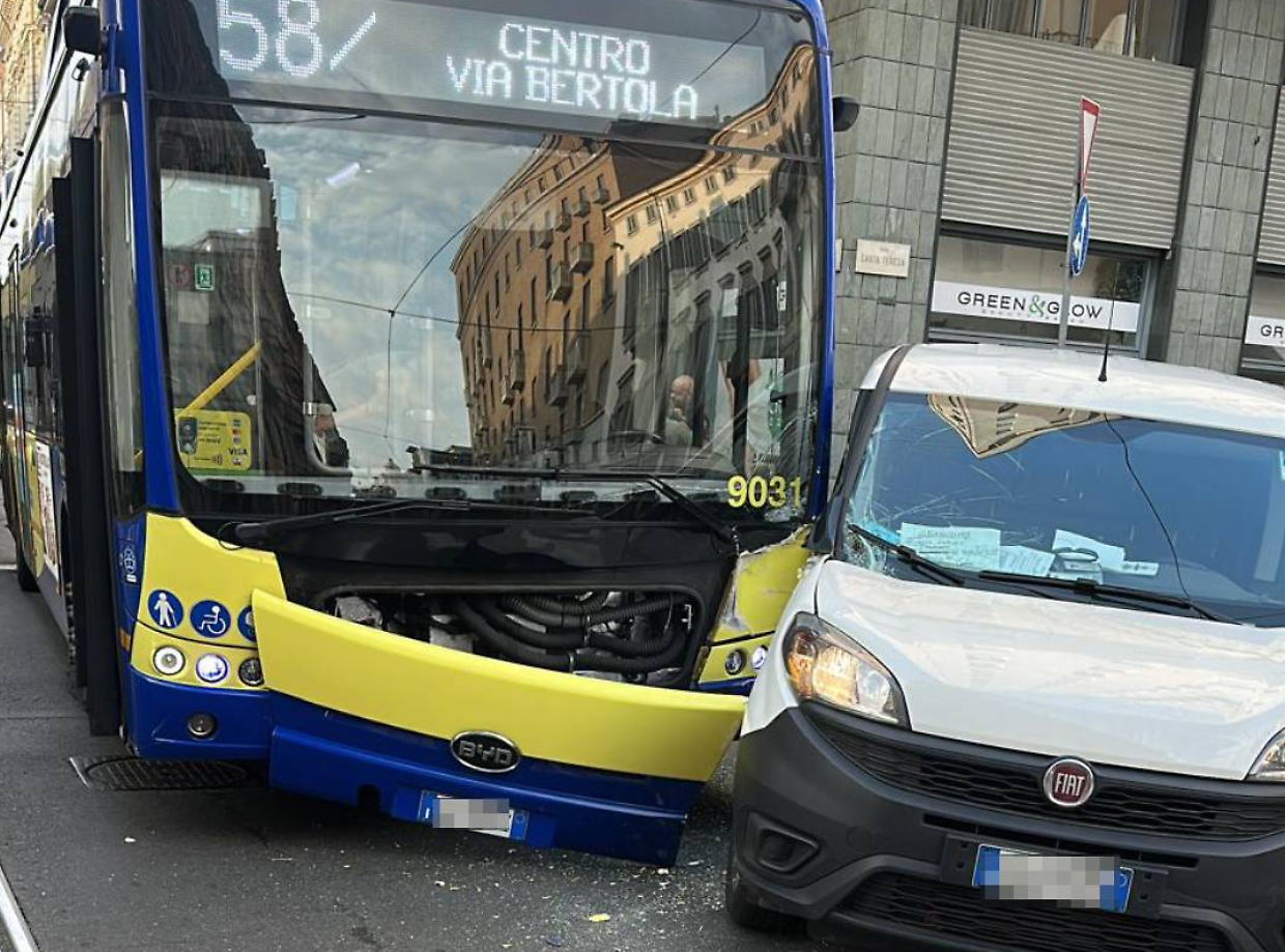 Lo scontro tra il 58/ e il Fiat Doblò