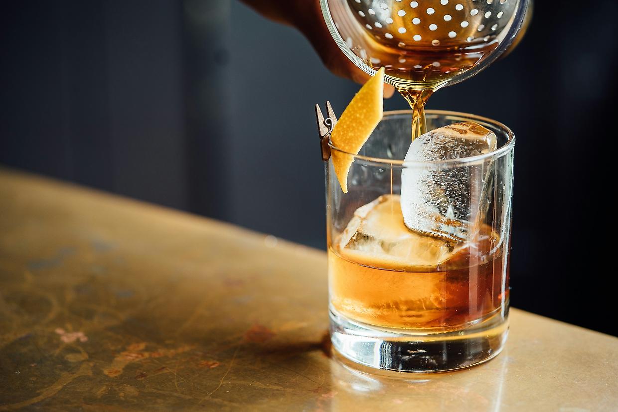 Lo storico drink rinasce: il Principe Alberto riporta in vita l’antico distillato di Monaco