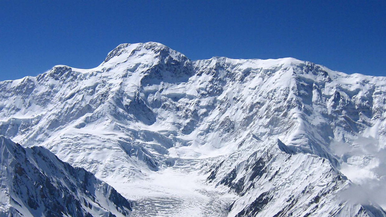 Dramma sul Pobeda Peak: alpinista italiano muore in una missione di soccorso
