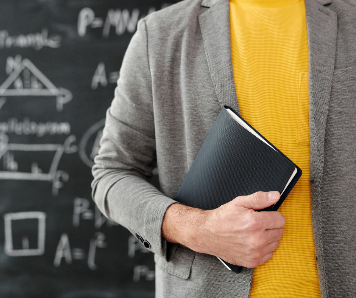 Scuola, dal 2026 assicurazione sanitaria per insegnanti: in arrivo anche alloggi a canone calmierato
