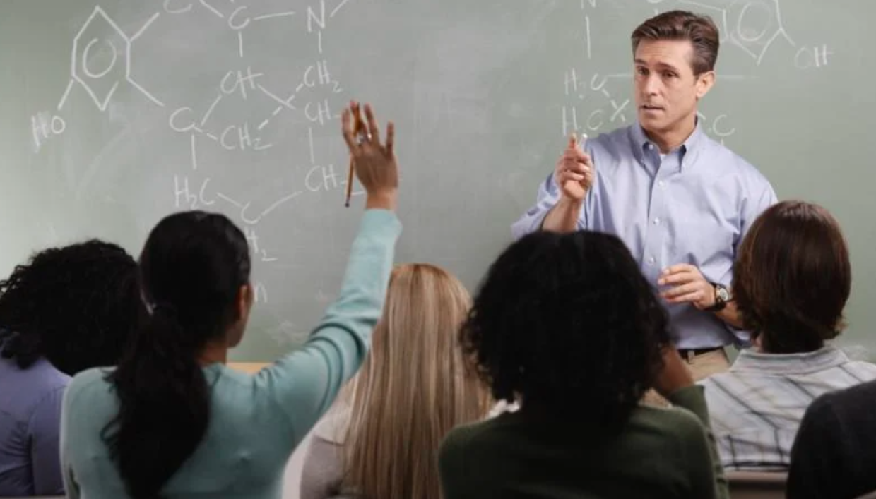 Scuola 2025, ancora emergenza precari: scontro tra sindacati e ministero