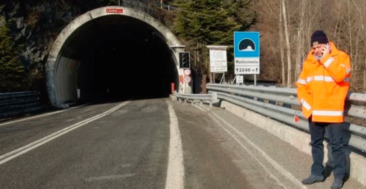 Galleria Montecrevola chiusa dopo scontro frontale sulla Statale del Sempione