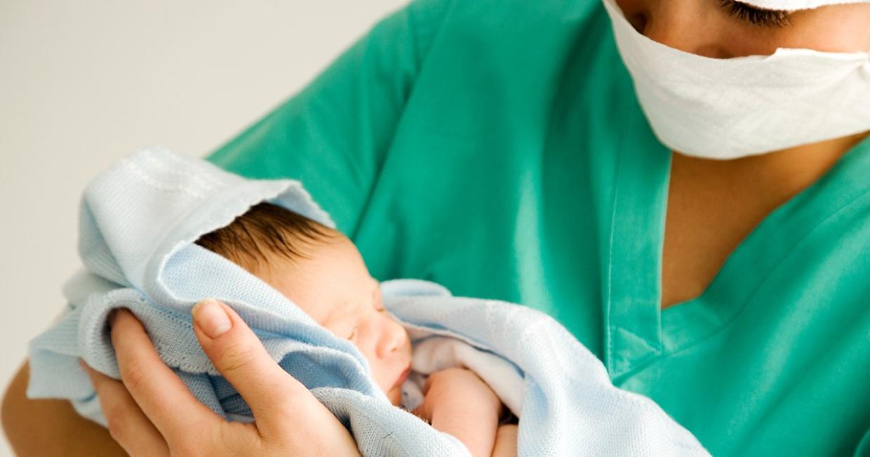 Neonati non riconosciuti, crollo del 62% in 15 anni: il dato cresce ma non rassicura