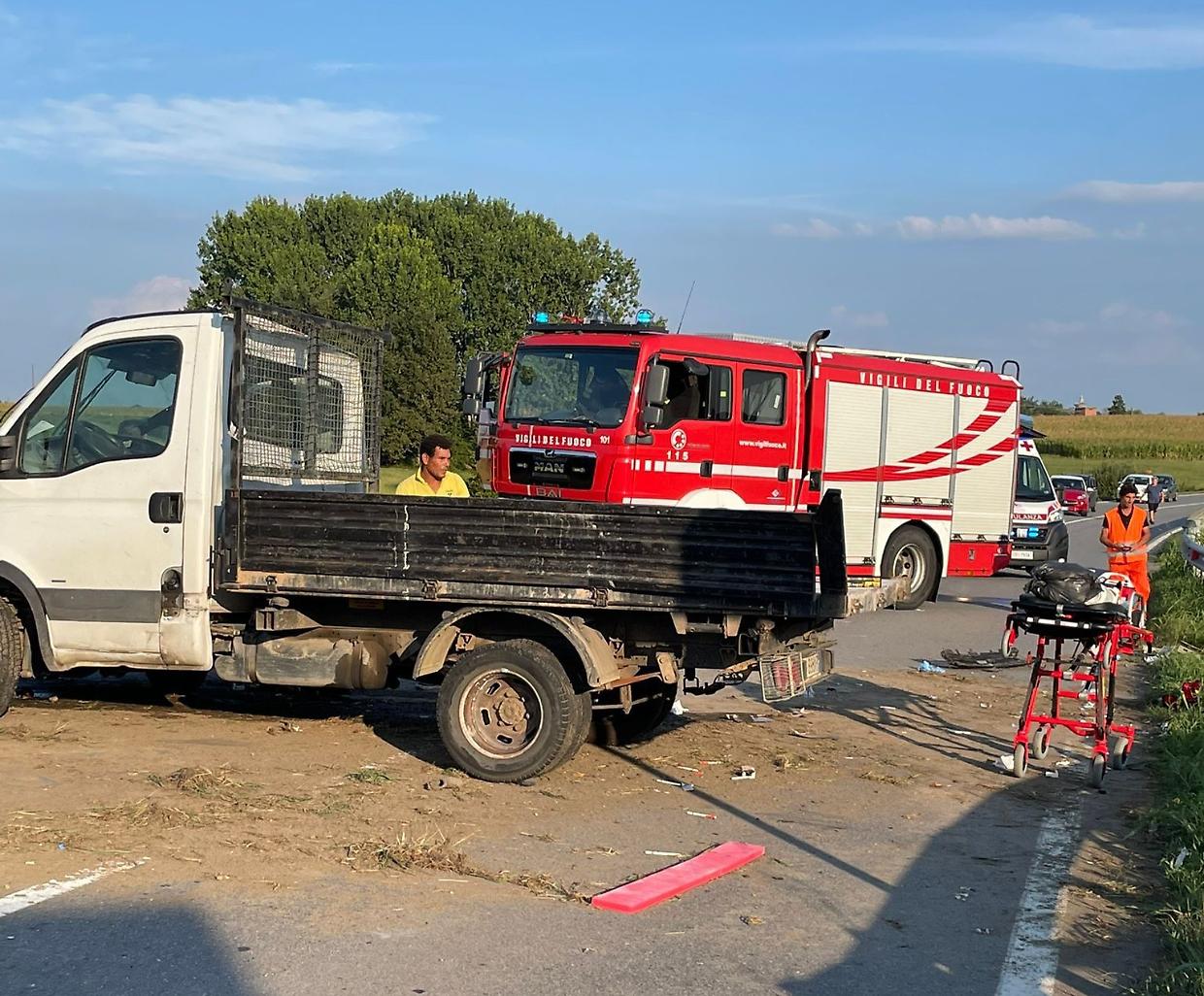 Furgone si ribalta sull'ex SS29: tre feriti, un 34enne in pericolo di vita