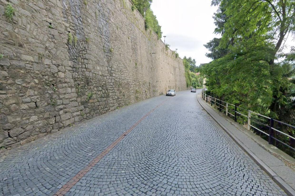 Biella, via Cernaia chiusa per due settimane: al via i lavori sui sanpietrini