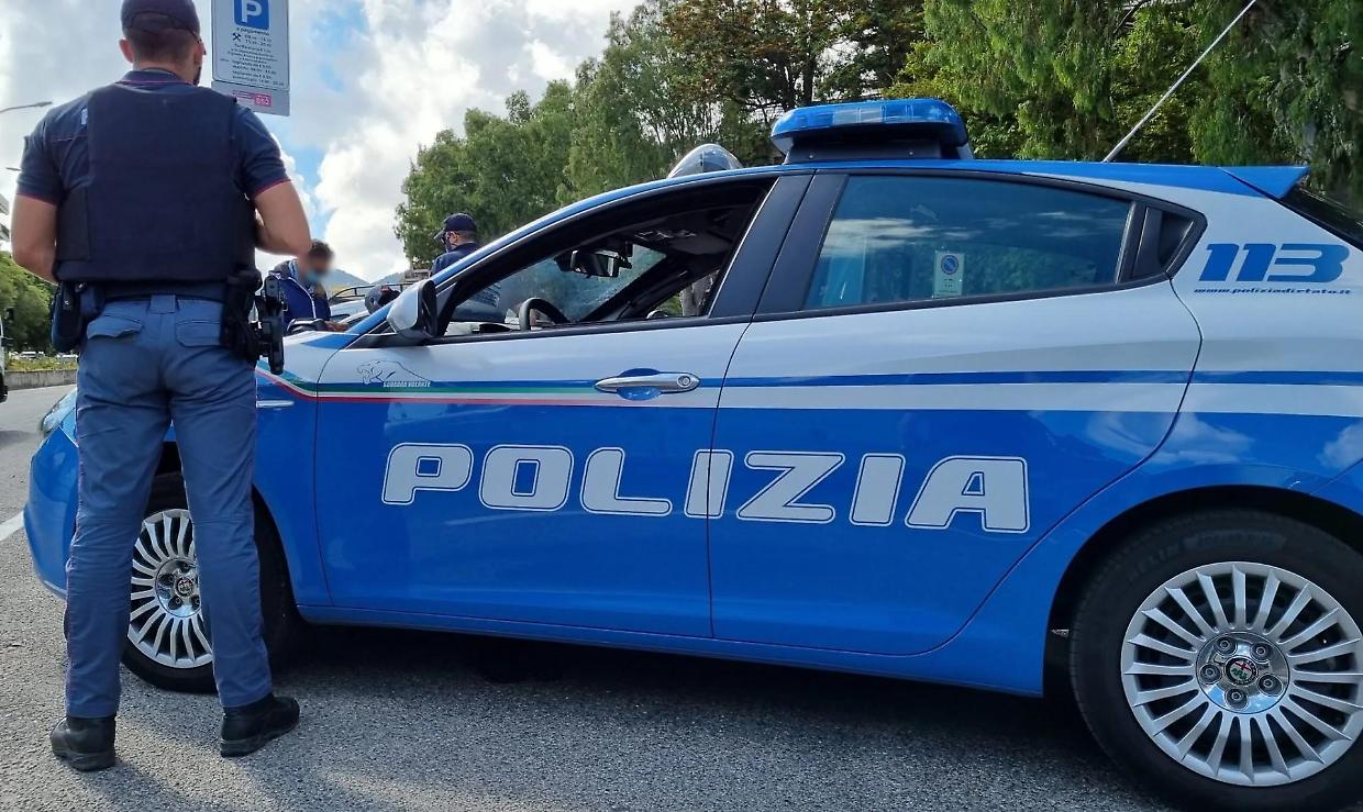 Intervento della polizia e dei soccorsi sul ponte della Dora