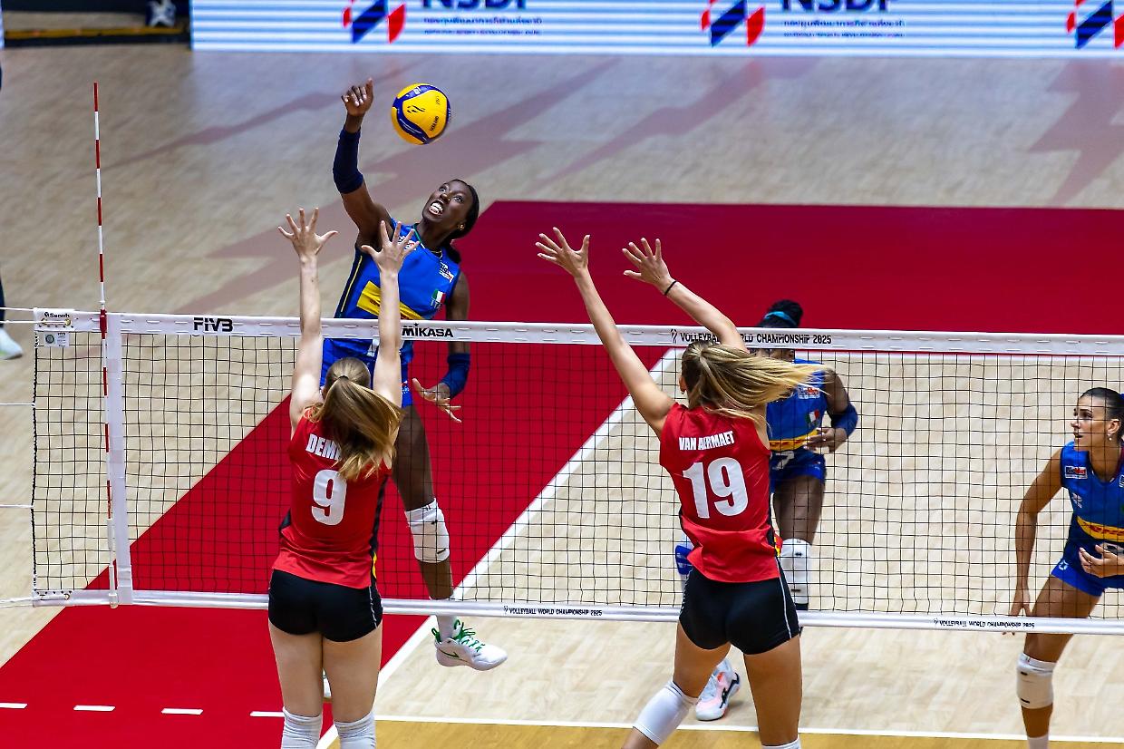 Ai Mondiali in Thailandia l'Italia campione olimpica batte il Belgio con Super Egonu e si aggiudica la Pool B