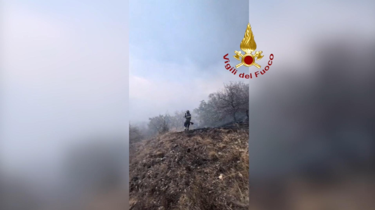 Fiamme a Meana di Susa: il rogo minaccia le case