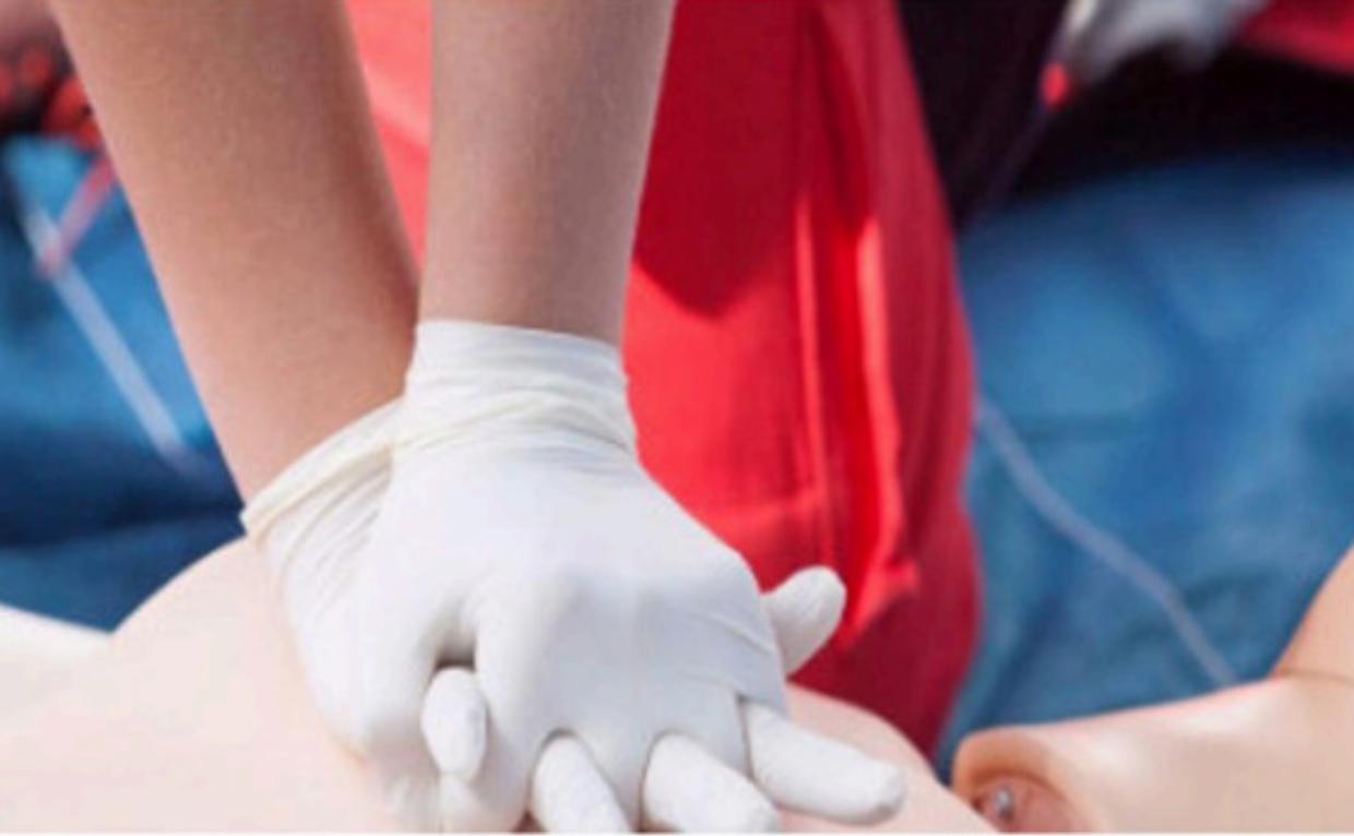 Villastellone, una sera per imparare a salvare una vita: manovre rianimatorie con Croce Rossa e Croce Verde