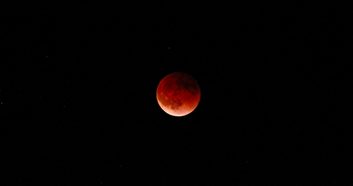 Eclissi totale di luna il 7 settembre
