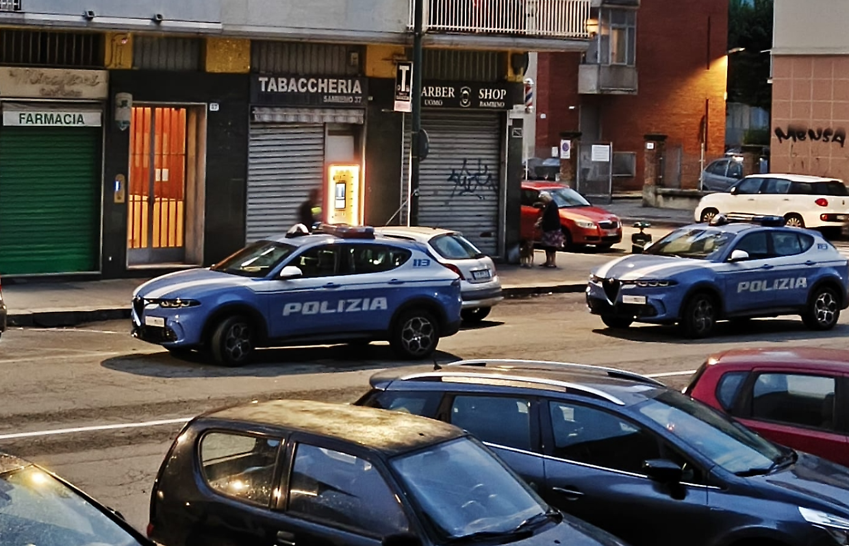 La polizia in via San Remo dov'è avvenuta la rissa