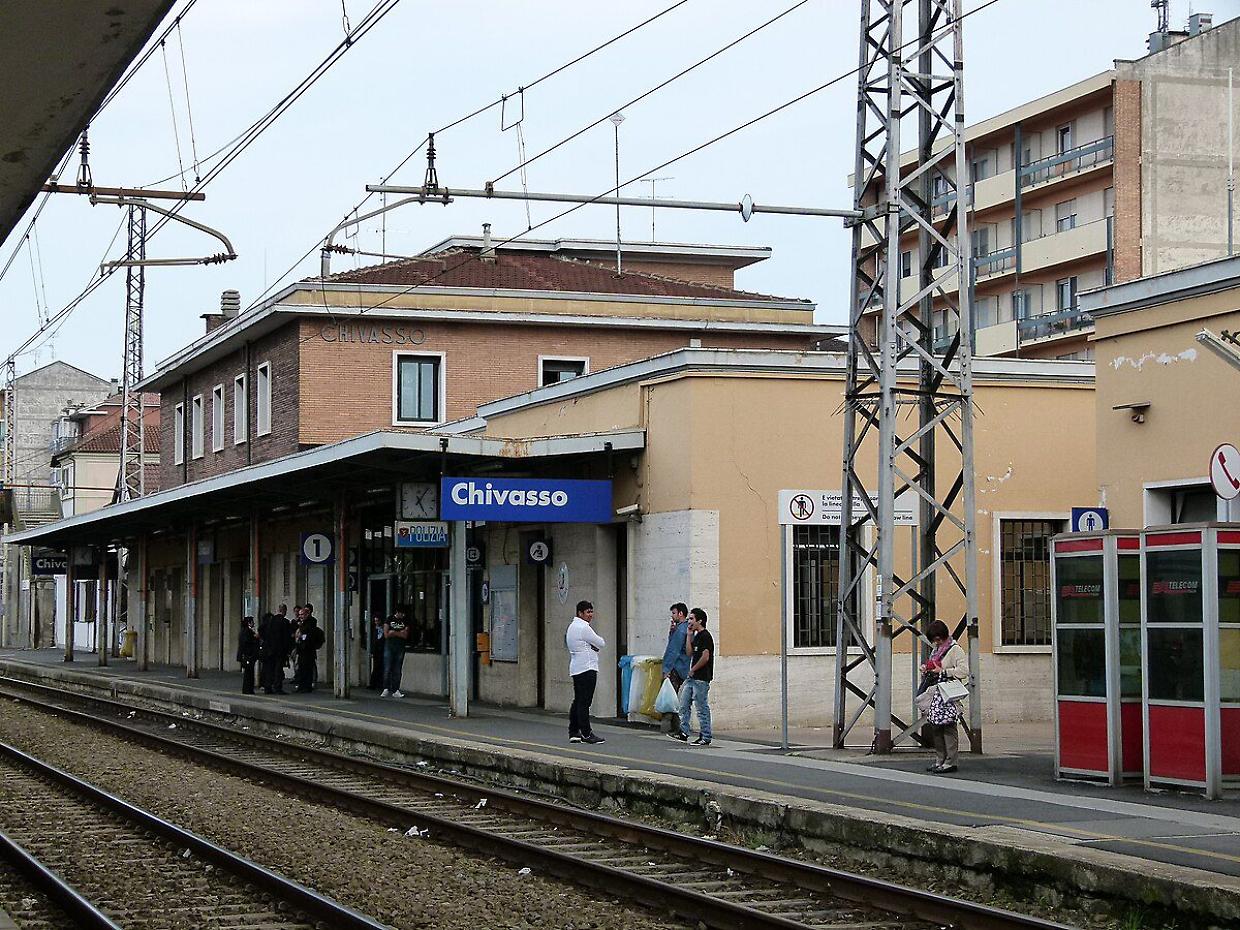 Chivasso, minorenne sfregiato dai maranza