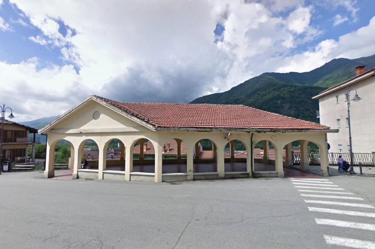 Una panchina per combattere la solitudine: l'iniziativa dei clown sociali a Villar Perosa