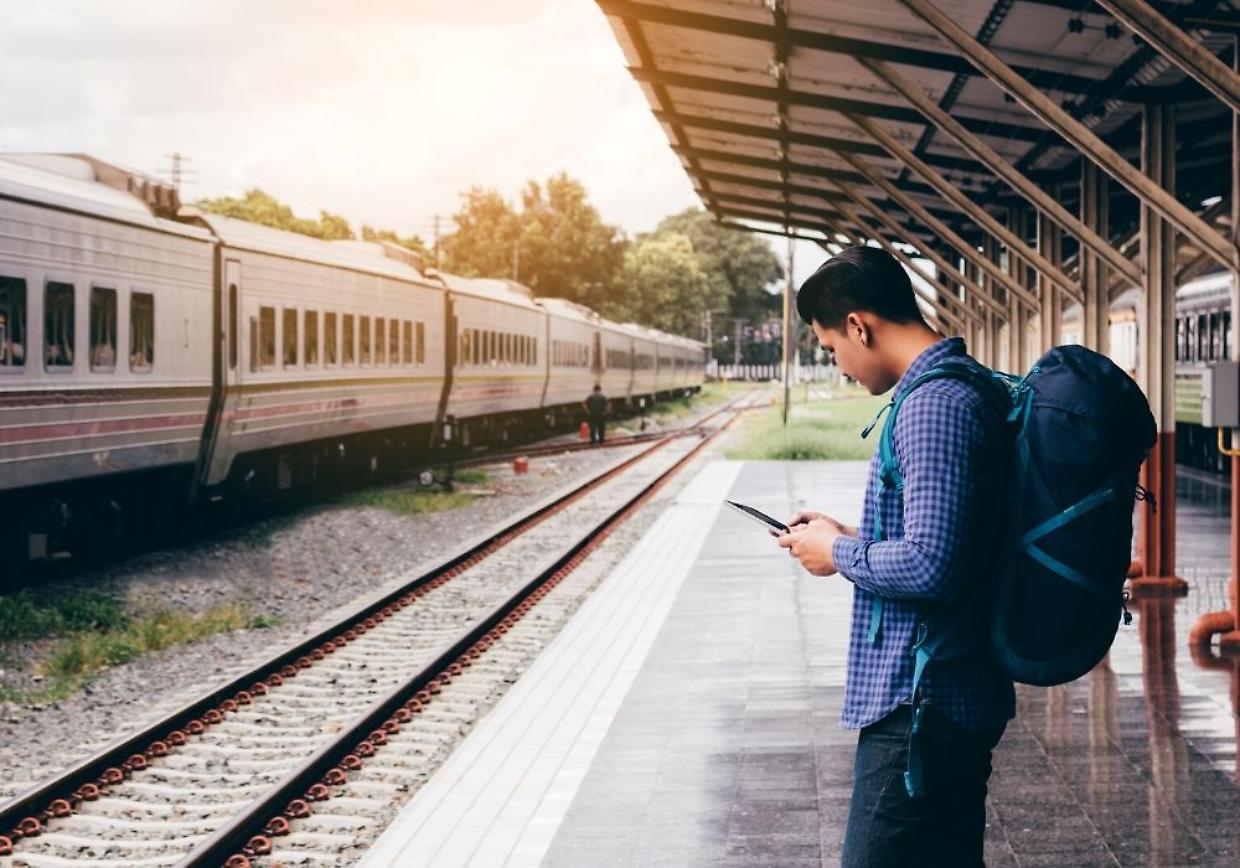Viaggiare da soli nel 2025: le città europee più sicure e affascinanti