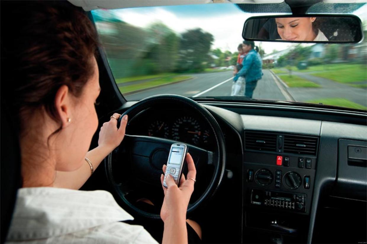 Smartphone alla guida: la tragedia silenziosa sulle strade italiane