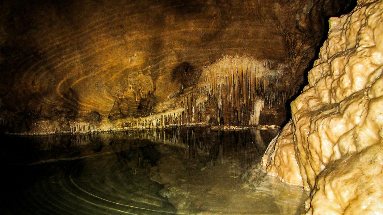 Droni e sismografi nella grotta di Bossea: il Politecnico scopre come la roccia "respira" con il clima