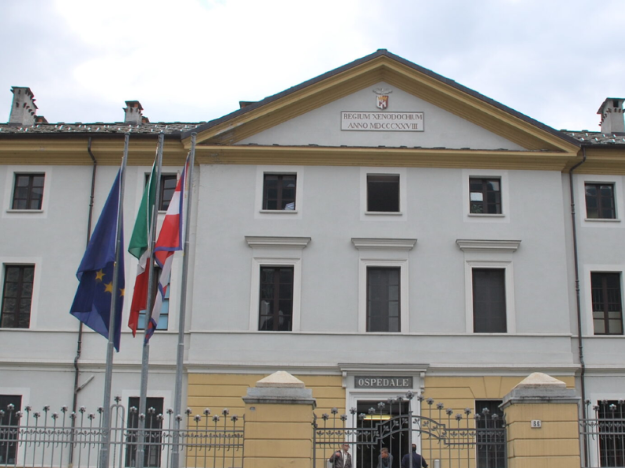 Susa, auto contro pullman sulla statale 24: ferita una ragazza