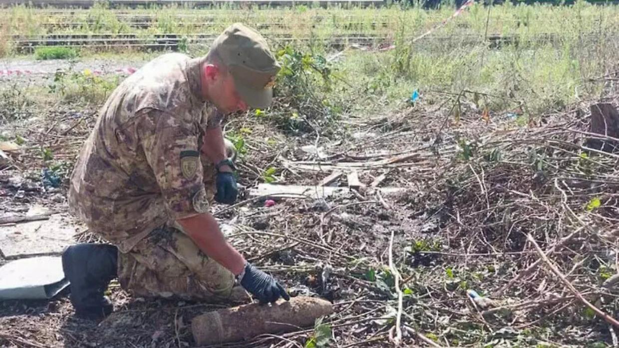 Arquata Scrivia: scoperta granata vicino ai binari, gli artificieri disinnescano l'ordigno