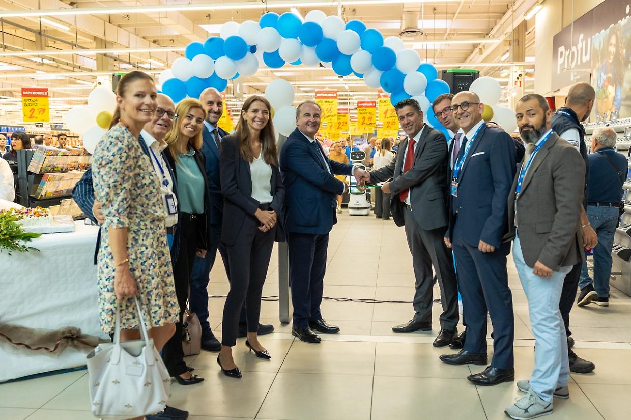 Festa per la riapertura dello "storico" ipermercato di Torino
