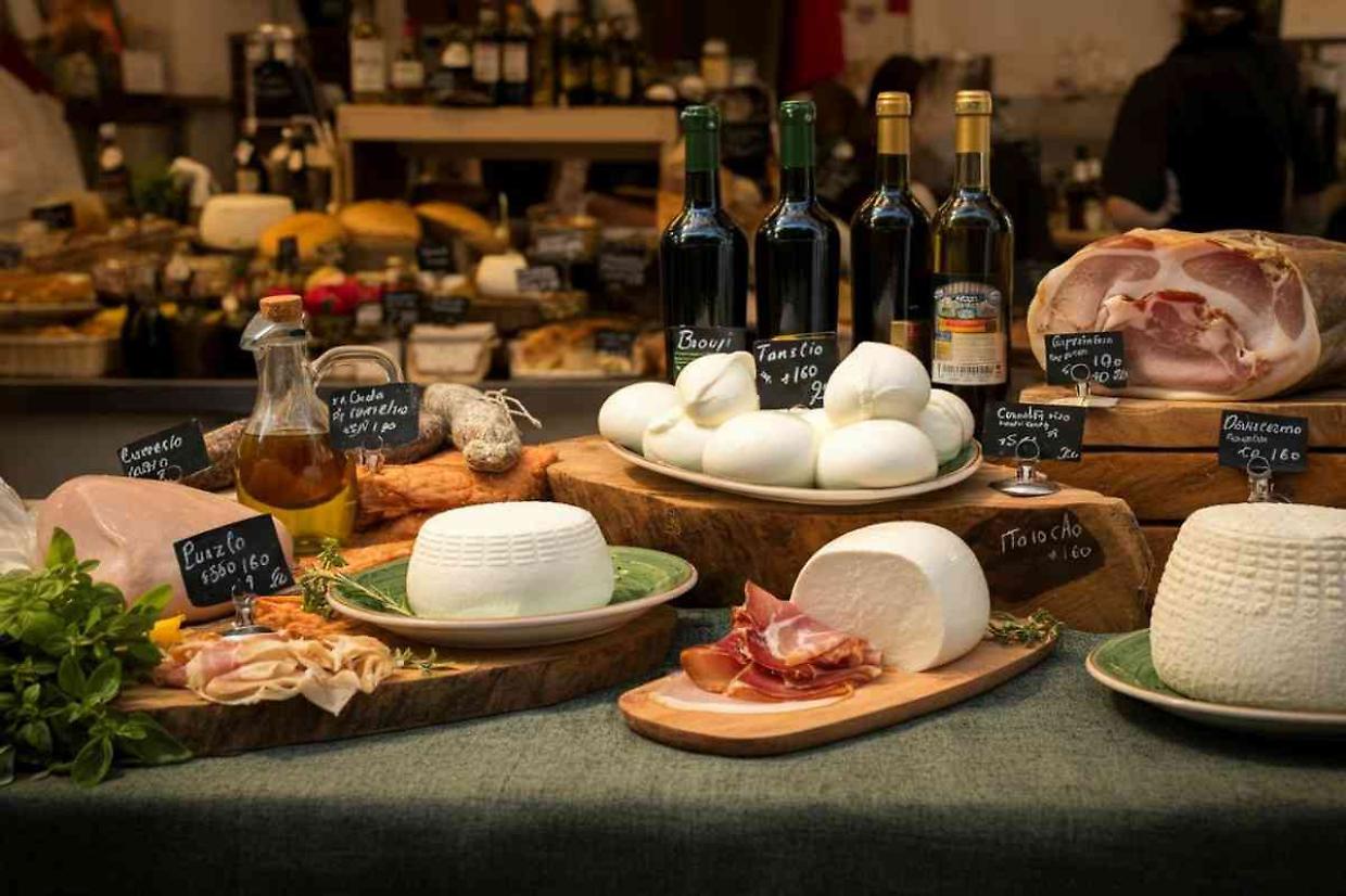 “La Dolce Vita a Tavola": Mozzarella, Ricotta e San Daniele conquistano l’Europa