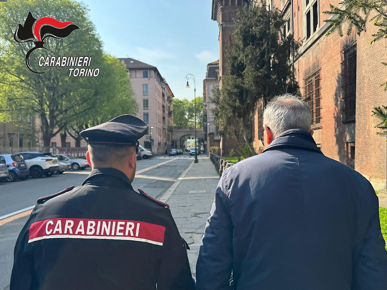 Rivoli, truffa dello specchietto a un 83enne: arrestati due ventenni