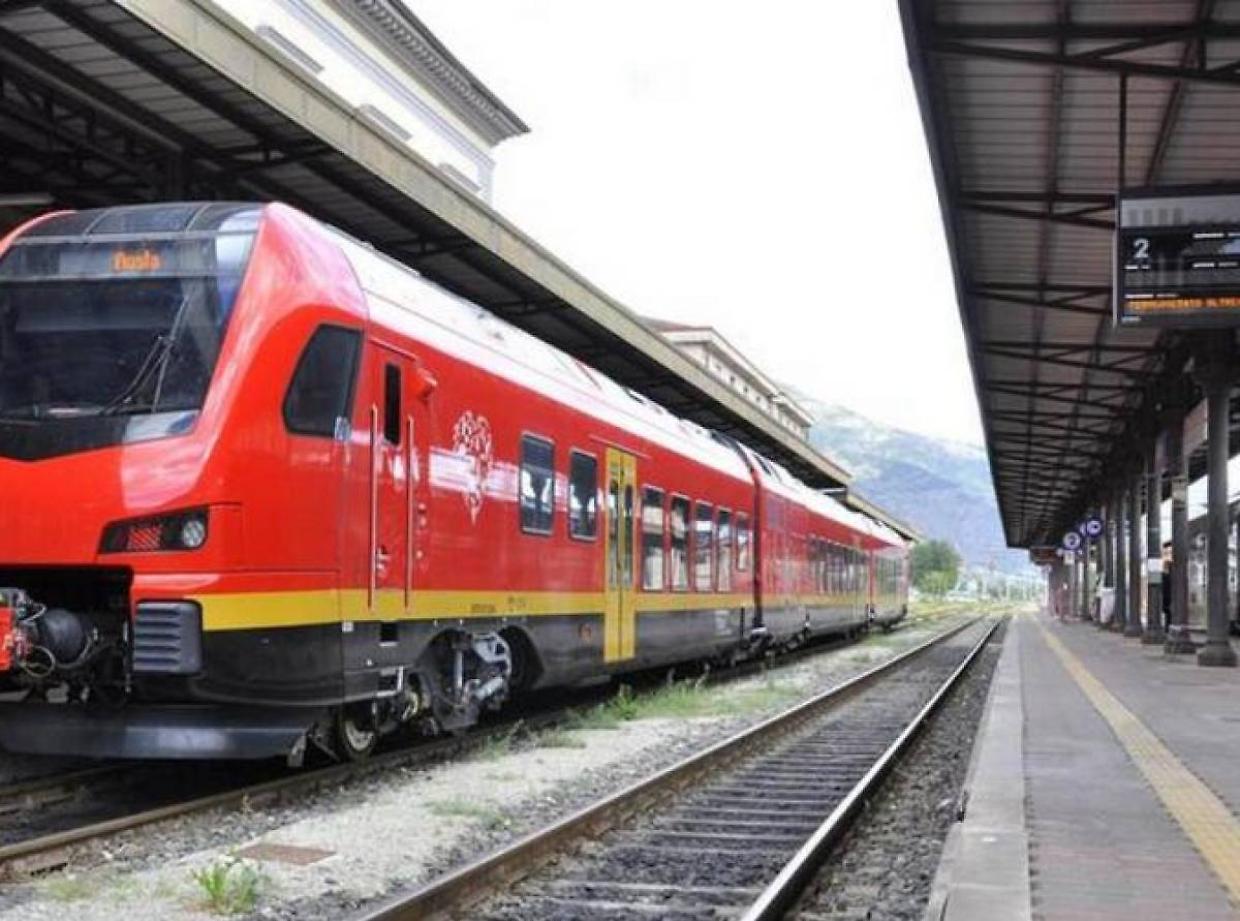 Ivrea-Torino, nuovi disagi per i pendolari: chiesta la sospensione degli aumenti dei biglietti