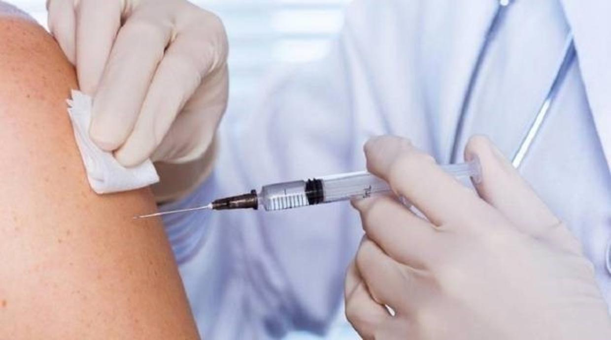 Influenza: perché gli anziani italiani non si vaccinano abbastanza?