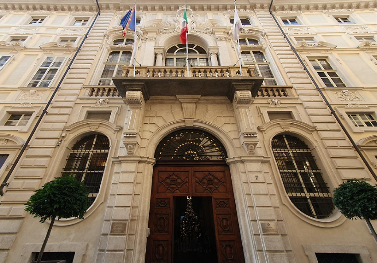 Esiste una memoria nascosta in dei sampietrini? Sì, in via delle Orfane