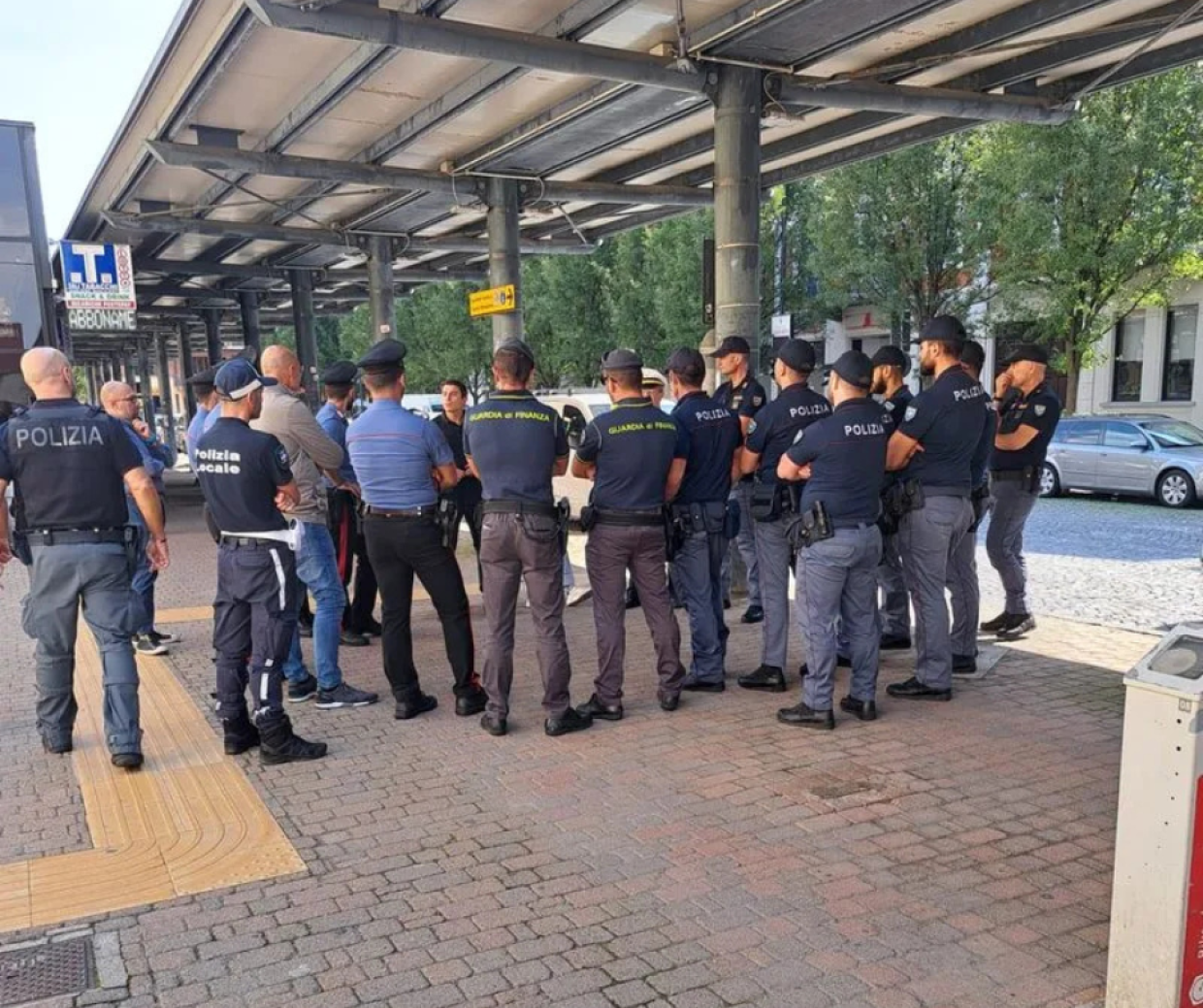 Chivasso, maxi operazione delle forze dell’ordine alla stazione e al Movicentro