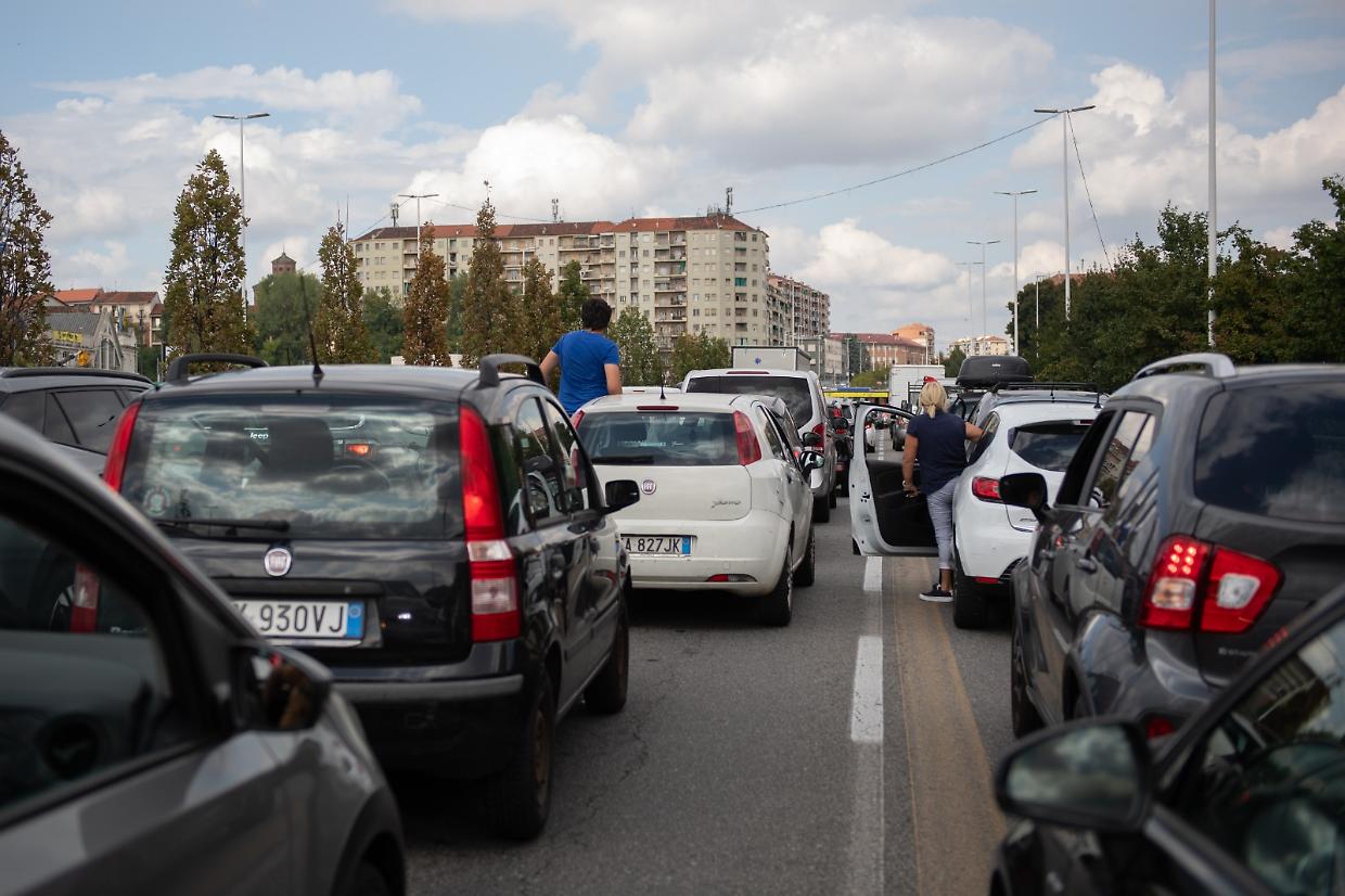 Il cantiere si allarga ancora, appello del Comune: «Non passate da piazza Baldissera»
