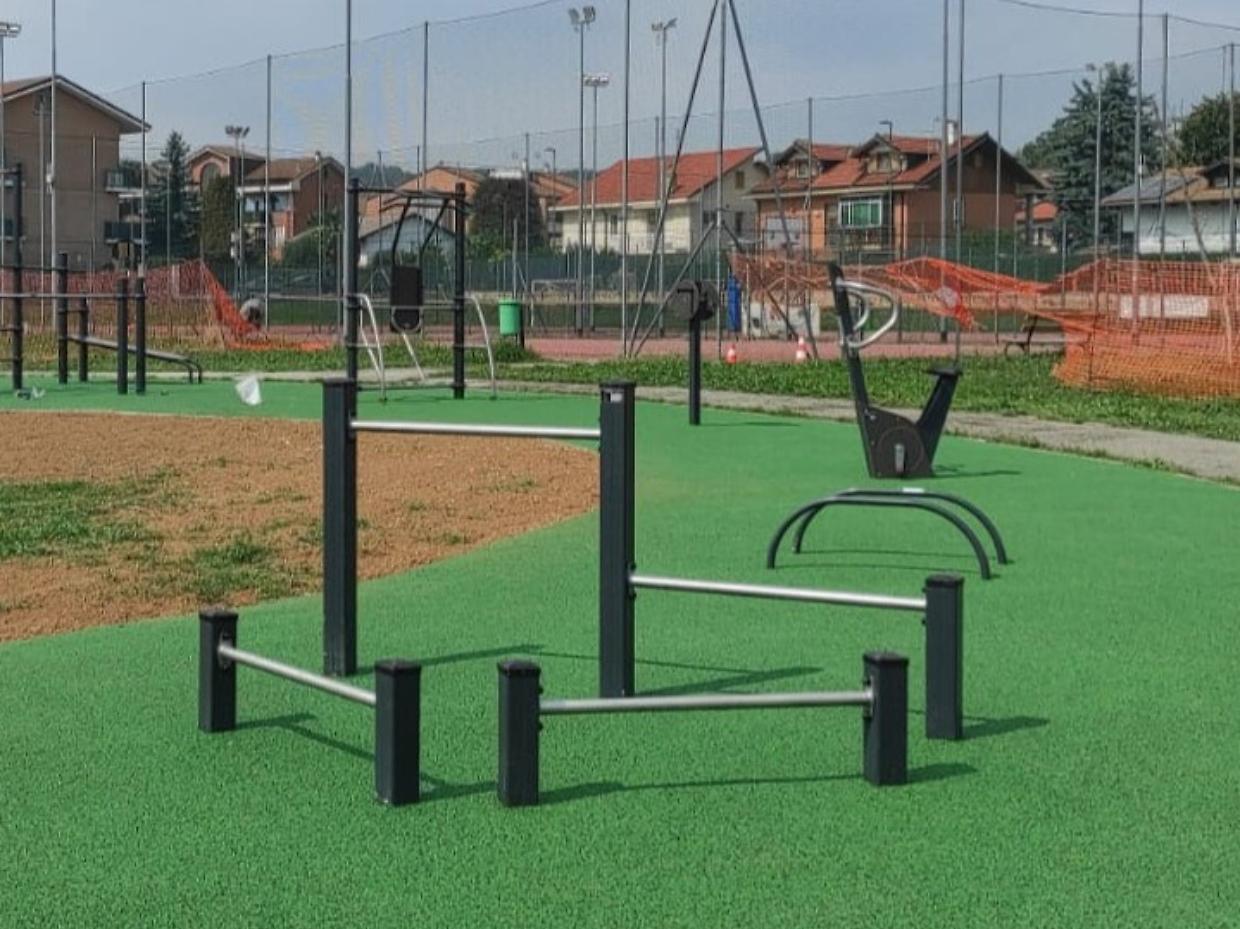 Fitness gratuito a Rivalta: otto attrezzi nel nuovo spazio di via Trento