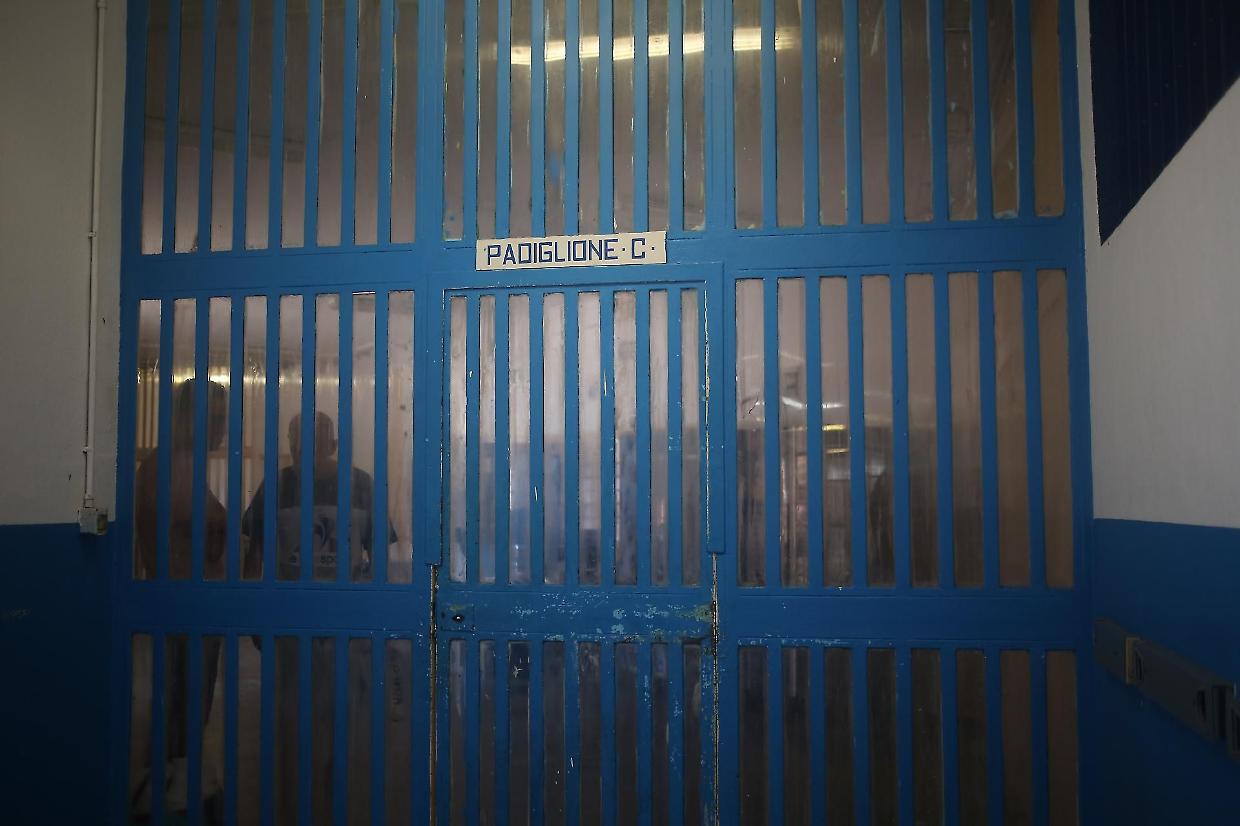 Torino, detenuto si “automura” in cella: il garante nazionale apre un’indagine sulle condizioni di isolamento