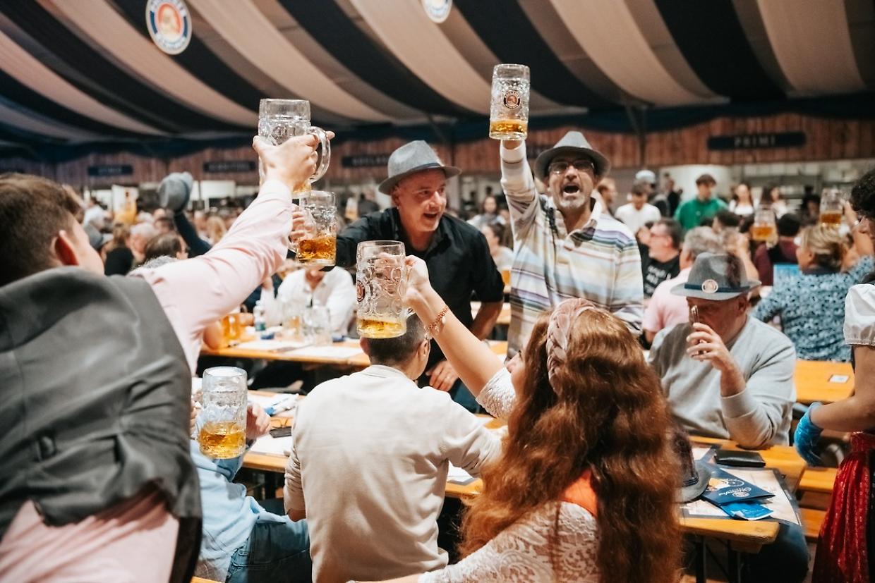 Bretzel e (soprattutto) fiumi di birra: torna l'Oktoberfest Torino