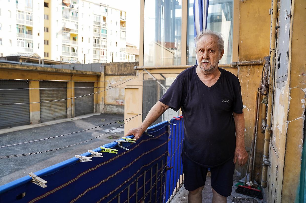 Pietro Giancaspero ha 84 anni e vive al piano terra di via Onorato Vigliani 189 