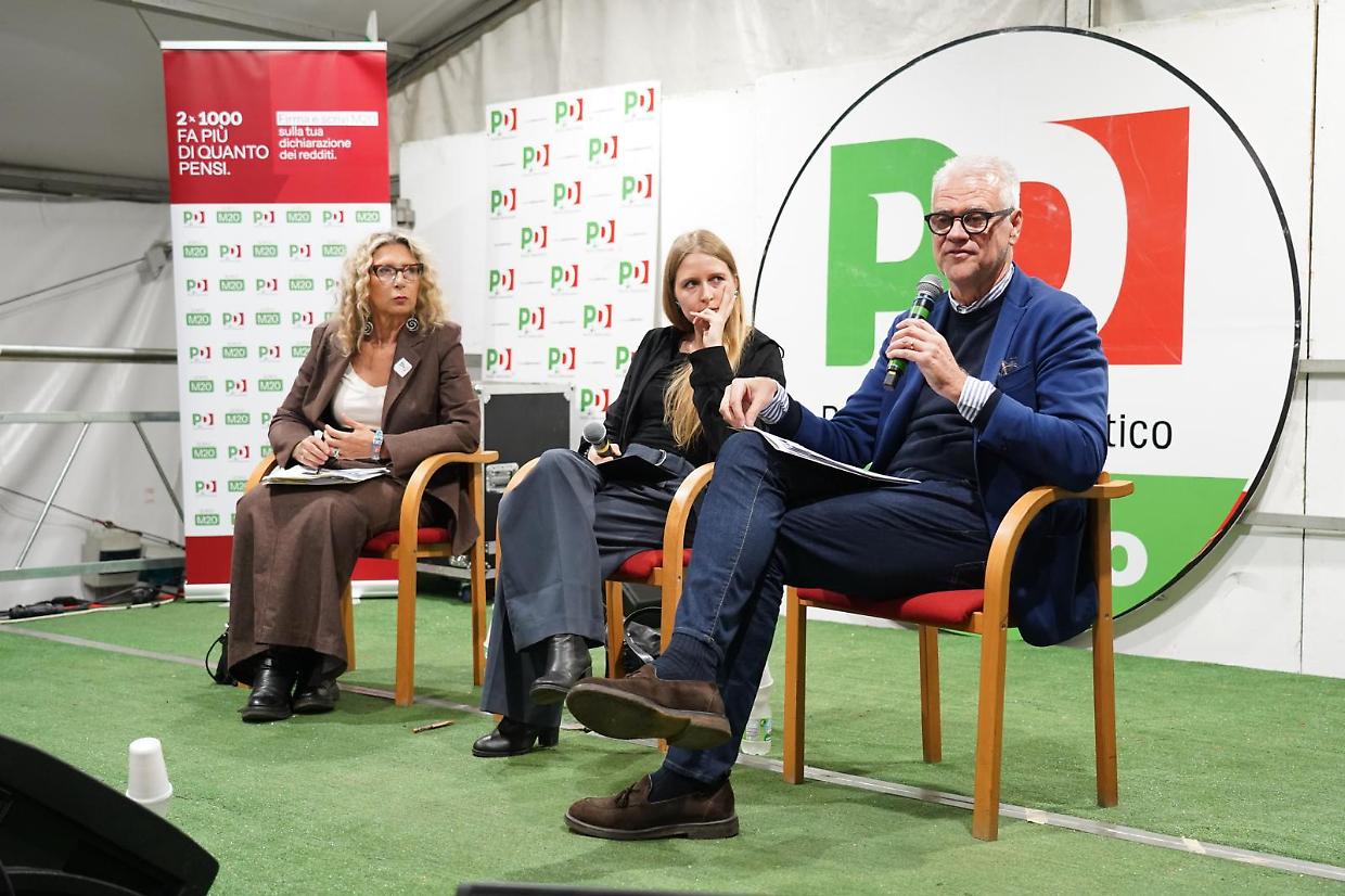 Caos alla Festa dell'Unità: il ministro Zangrillo insultato