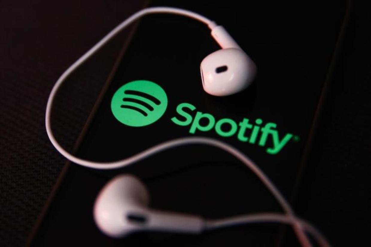 Spotify rivoluziona il piano gratuito: addio shuffle obbligatorio su mobile