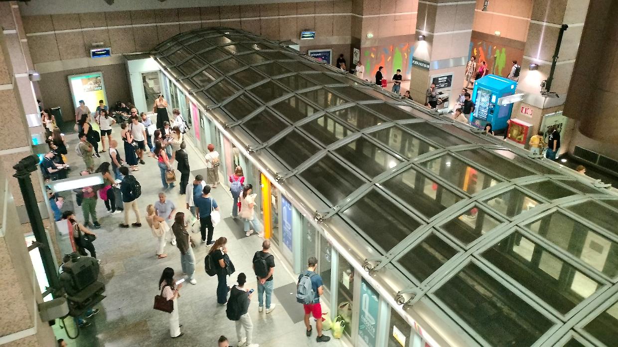Metro sospesa, "gli affollamenti" torinesi alla banchina 